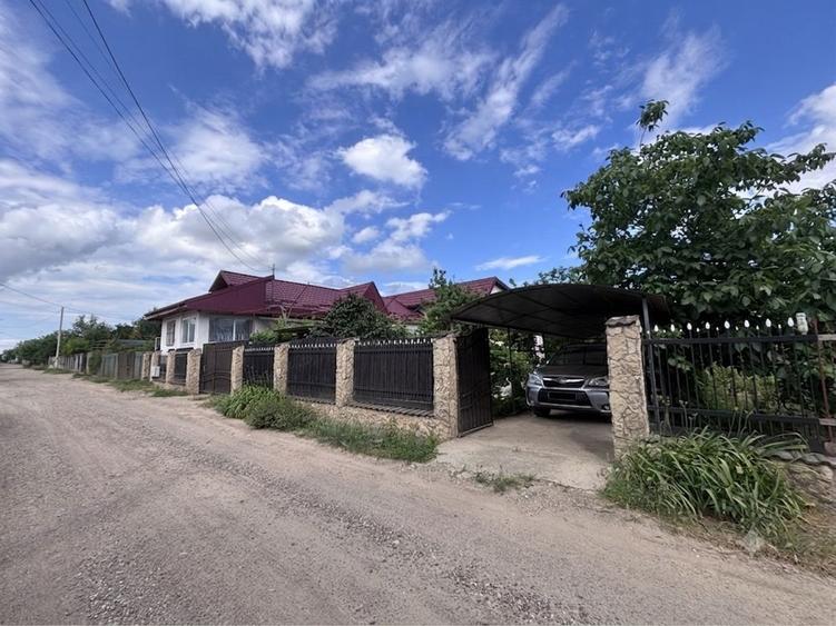 Casă cu 4 camere cu Teren 1050 Mp în Odaia Manolache