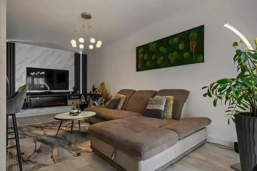 Apartament cu 3 camere decomandat, mobilat în P-ta Presei Libere