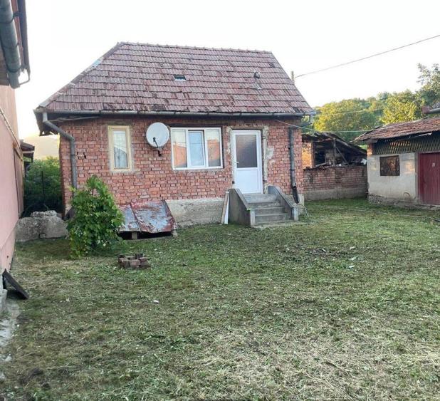 Casă individuală cu 3 camere cu Teren 1200 Mp în Craiva