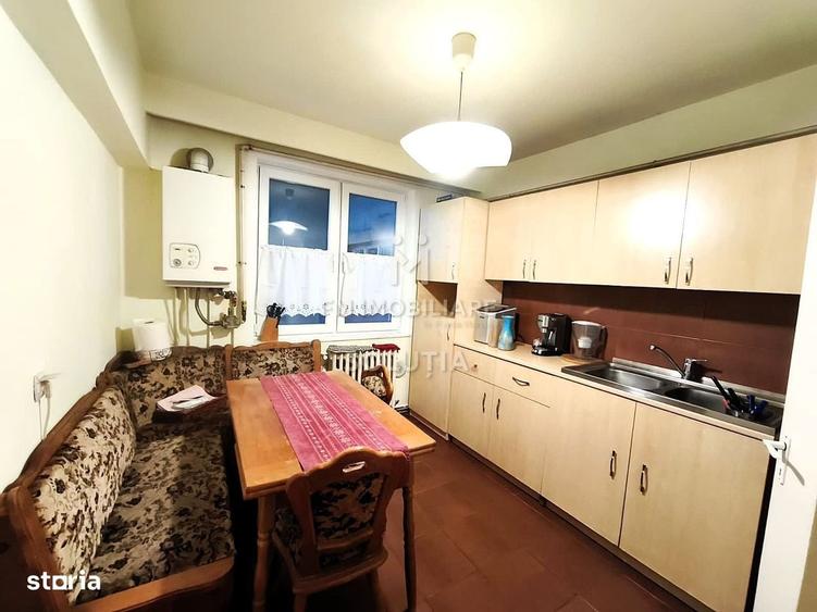 Apartament cu 4 camere decomandat în Ultracentral