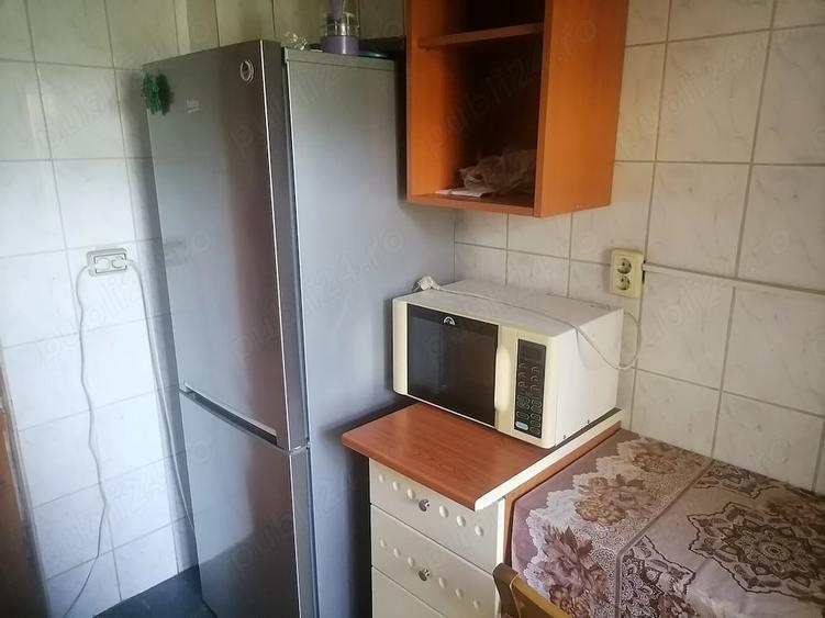 Inchiriez 1 camera intr un apartament cu 3 camere zona PACURARI COPOU - 1
