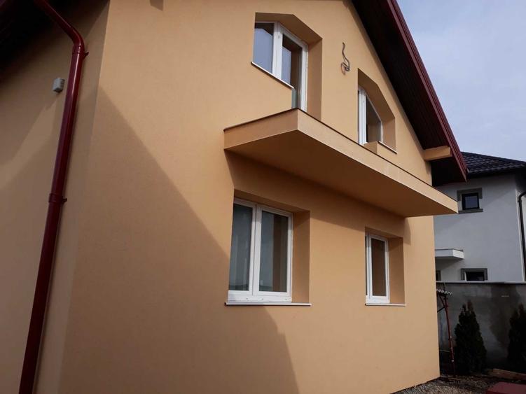 Casă cu 4 camere decomandat cu Teren 800 Mp în Central