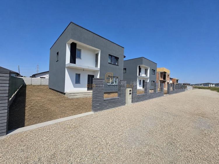Casă individuală cu 5 camere cu Canalizare în Vidra