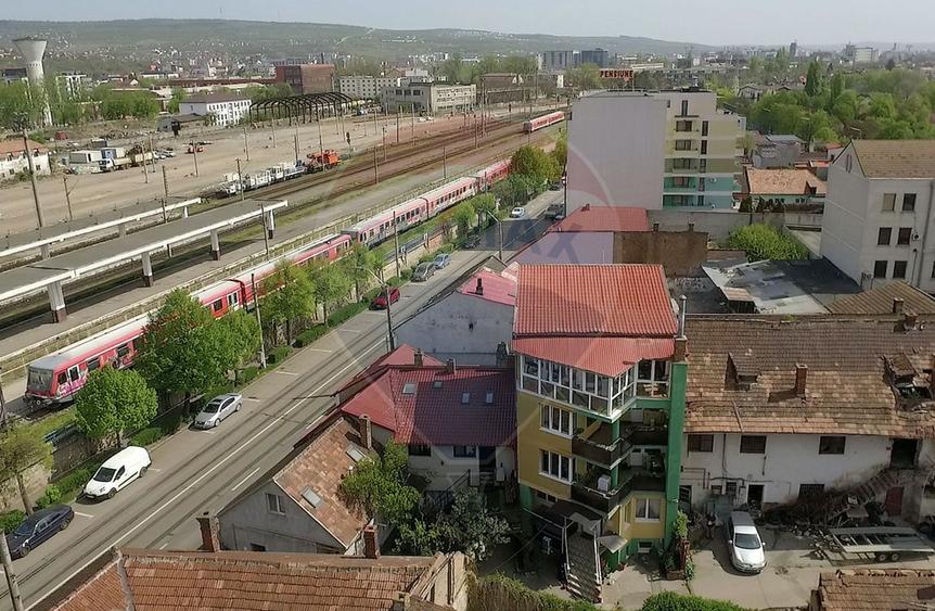 Casă cu 5 camere cu Teren 50 Mp în Semicentral