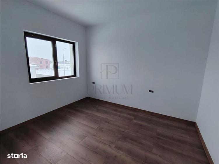 Casă cu 4 camere decomandat în Moșnița Veche