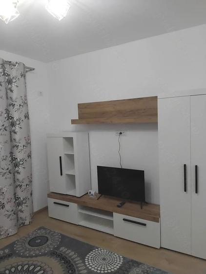 Garsonieră decomandată în Roșu