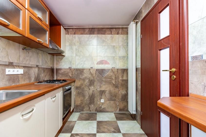 Casă individuală cu 6 camere cu Teren 235 Mp în Ferentari