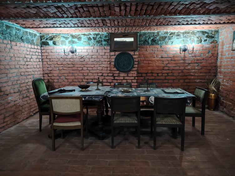 Casă cu 9 camere cu Canalizare în Central