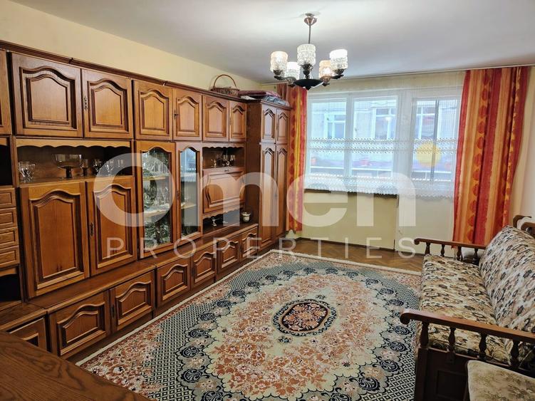 Apartament cu 3 camere decomandat, mobilat în Decebal