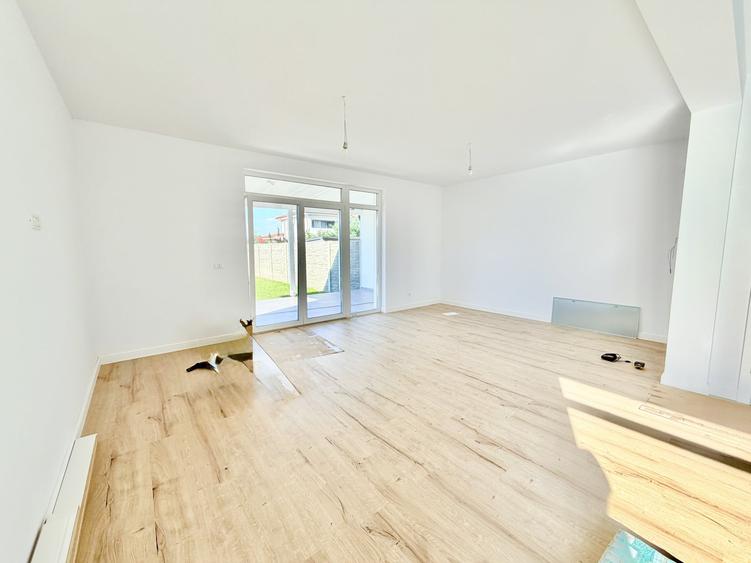 Duplex cu 4 camere cu Canalizare în Moșnița Nouă