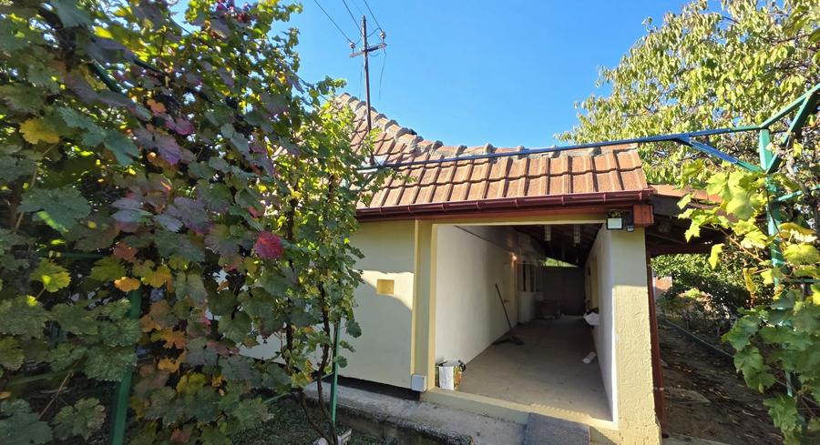 Casă individuală cu 4 camere cu Canalizare în Plopi