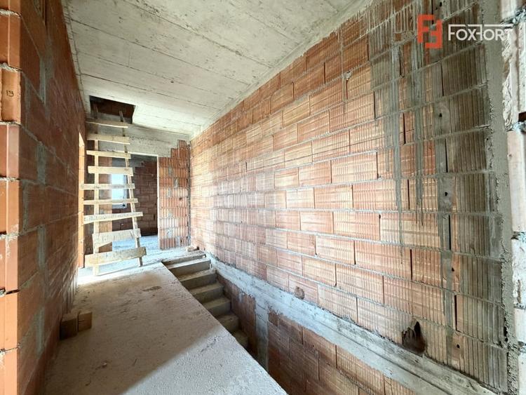 Duplex cu 5 camere cu Teren 280 Mp în Sânandrei