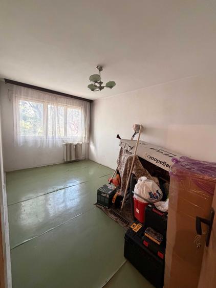 Apartament cu 3 camere semidecomandat în Apusului