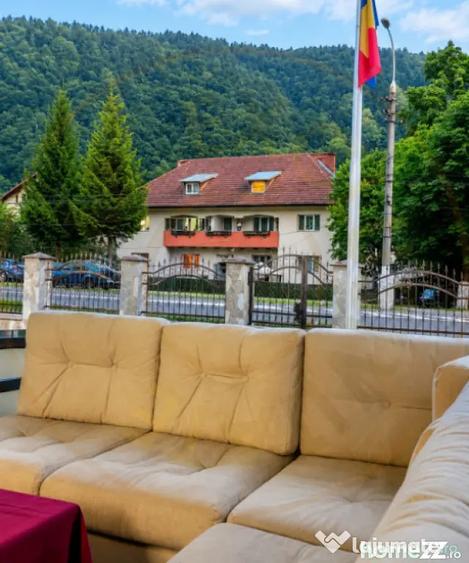 Casă cu 14 camere cu Teren 900 Mp în Central