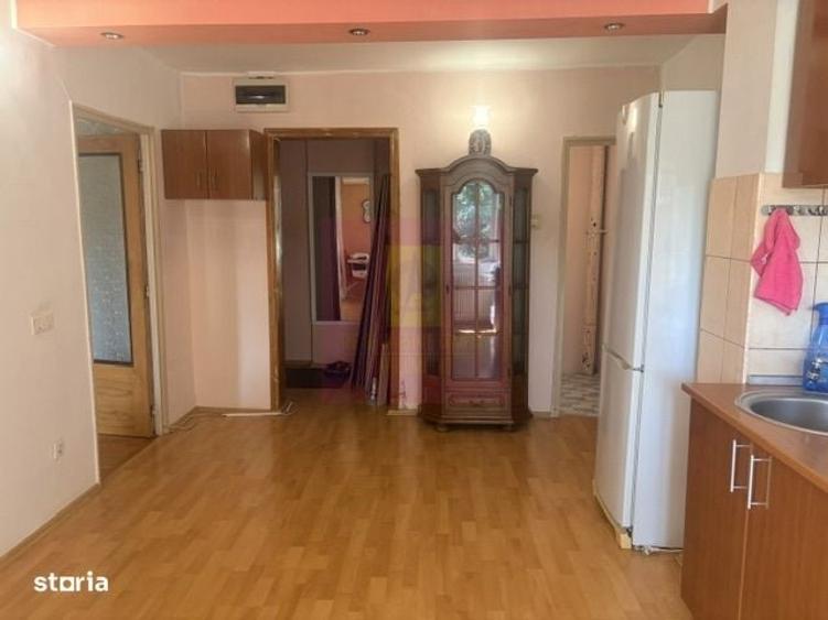 Apartament cu 3 camere decomandat în Drumul Sării