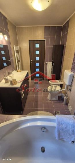 Casă cu 6 camere cu Teren 852 Mp în Central