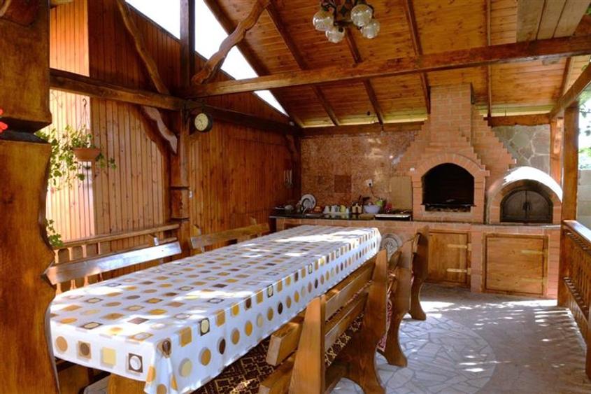 Casă cu 11 camere cu Canalizare în Sânmartin