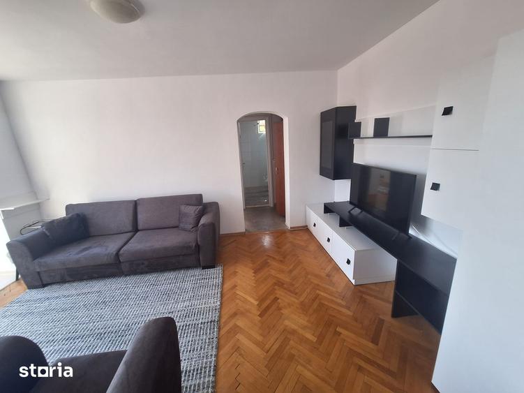 Apartament cu 3 camere în Badea Cârțan