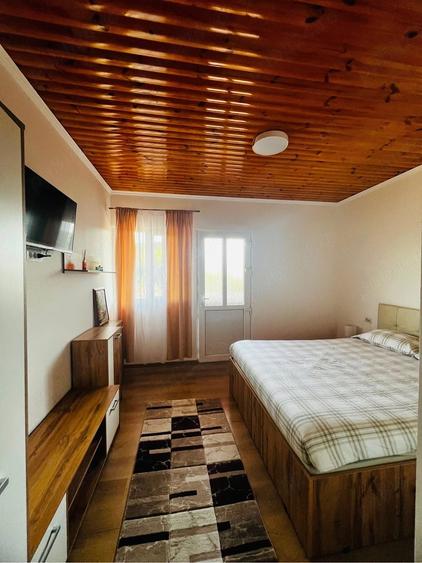 Casă cu 5 camere cu Teren 1542 Mp în Petricani