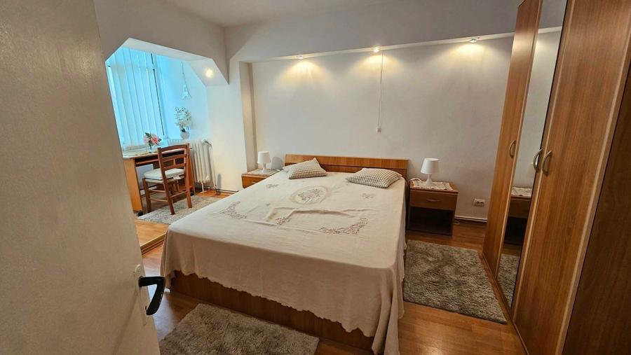 Apartament cu 2 camere decomandat în Nicolina