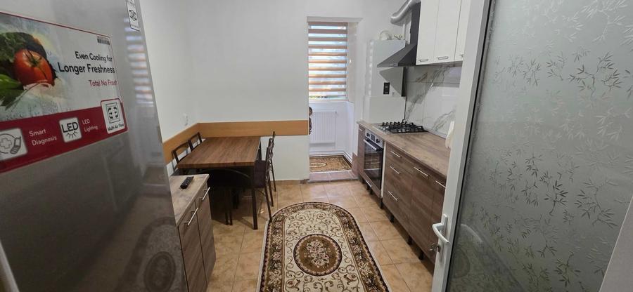 Apartament cu 3 camere decomandat în Astra
