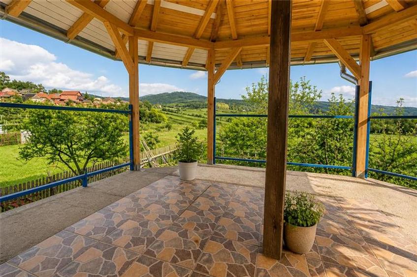 Casă individuală cu 7 camere cu Canalizare în Exterior Vest