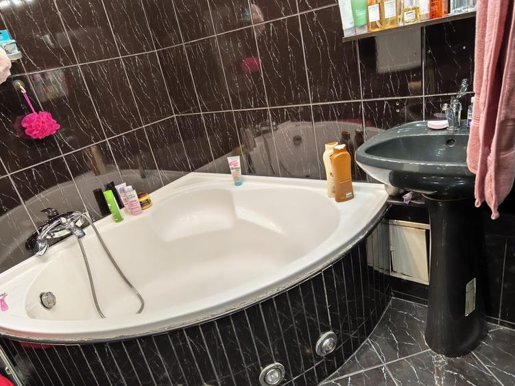 Apartament cu 3 camere decomandat în Drumul Taberei