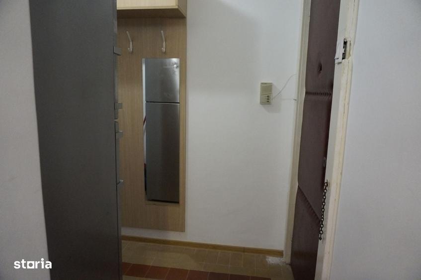 Apartament cu 3 camere semidecomandat în Exterior Vest