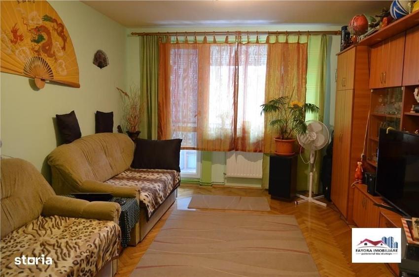 Apartament cu 3 camere decomandat în Tudor