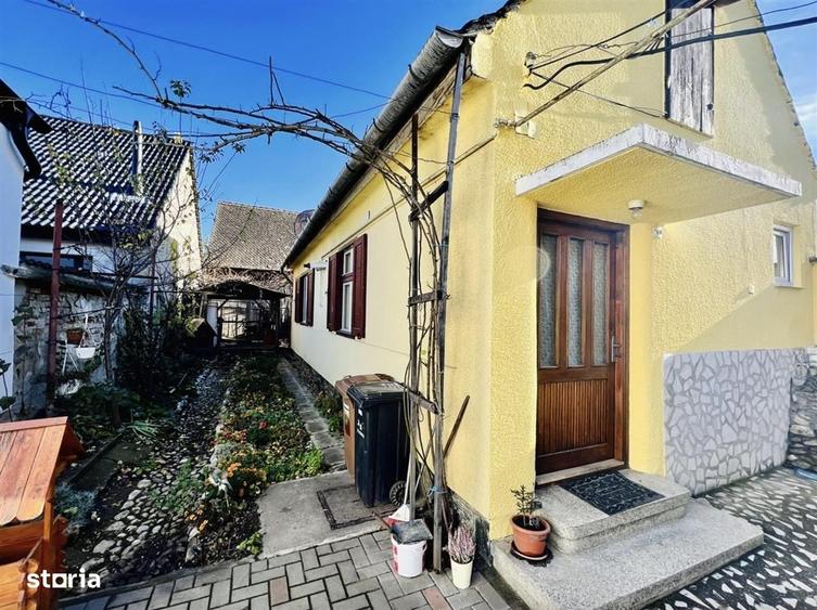 Casă cu 4 camere cu Teren 513 Mp în Șura Mică