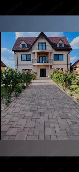 Casă cu 9 camere cu Teren 1600 Mp în Exterior Vest