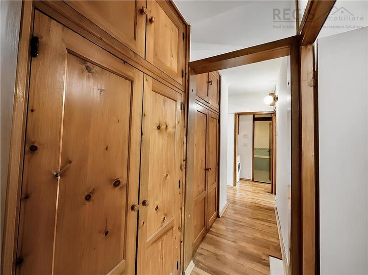 Apartament cu 4 camere decomandat în Sud