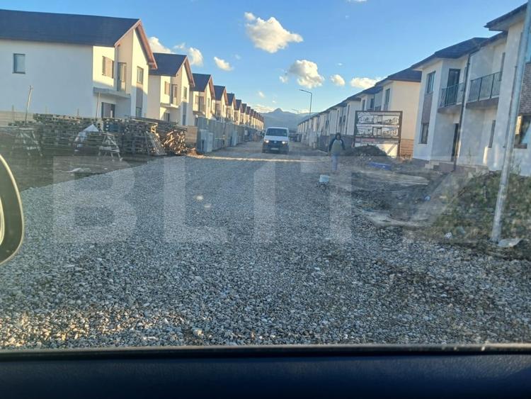 Duplex cu 4 camere cu Teren 250 Mp în Tărlungeni