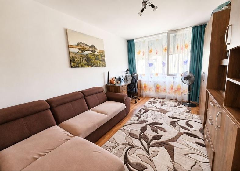 Apartament cu 3 camere decomandat în Est