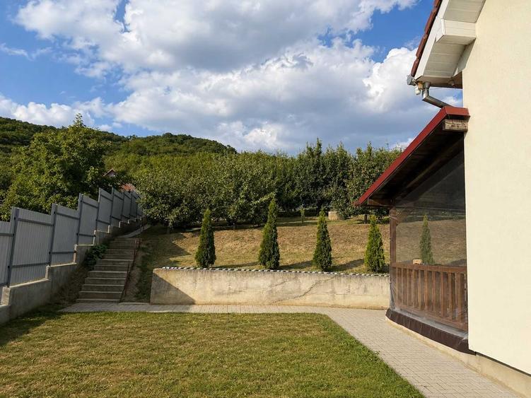 Casă cu 4 camere în Râciu
