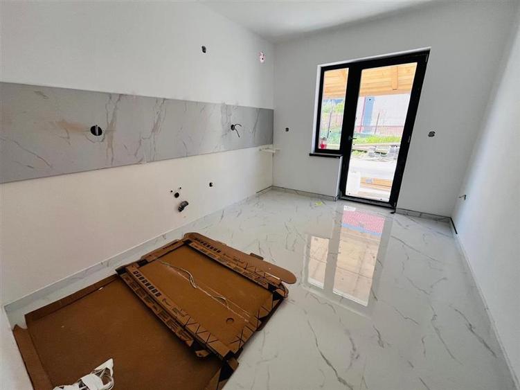 Casă individuală cu 4 camere cu Canalizare în Lunca Cetățuii