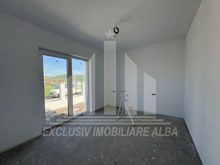 Casă individuală cu 3 camere cu Canalizare în Micești