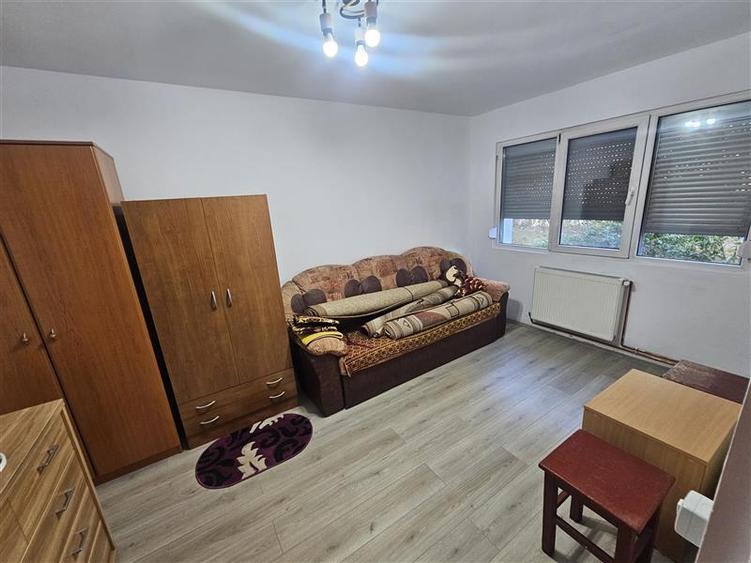 Apartament cu 2 camere semidecomandat, mobilat în Micro I