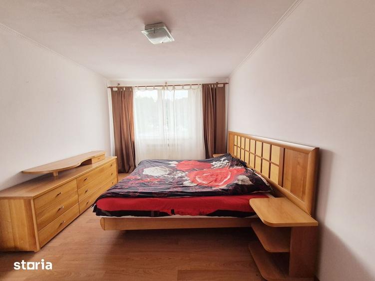 Apartament cu 3 camere decomandat în Est