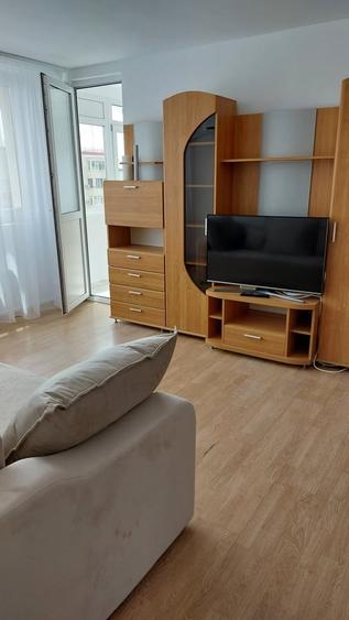 Apartament cu 2 camere semidecomandat în Berceni