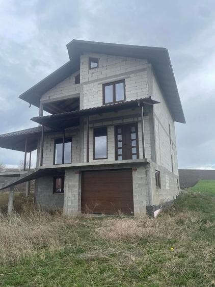 Casă individuală cu 5 camere cu Teren 4360 Mp în Bosanci