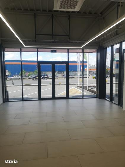 Spațiu comercial, de 100 mp, în Malu Mare