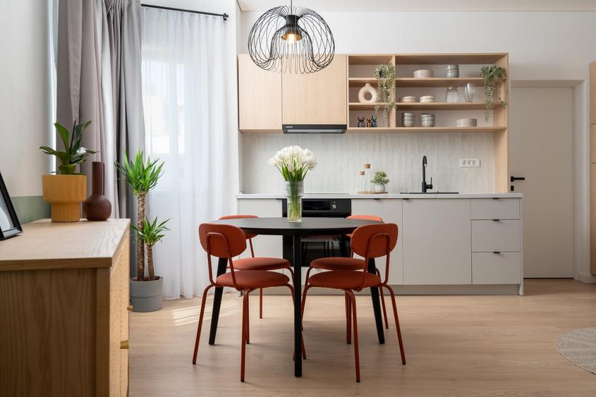 Apartament cu 3 camere semidecomandat, mobilat în Sala Palatului