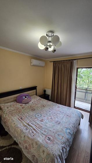 Apartament cu 4 camere decomandat în Micro 17