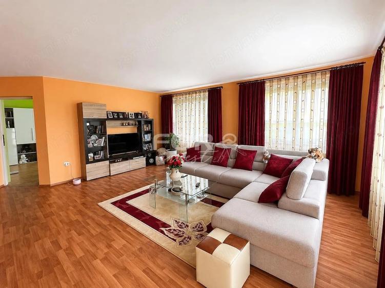 Casă cu 5 camere cu Teren 880 Mp în Oncea