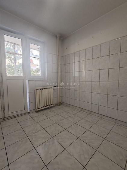Apartament cu 3 camere decomandat în Rahova