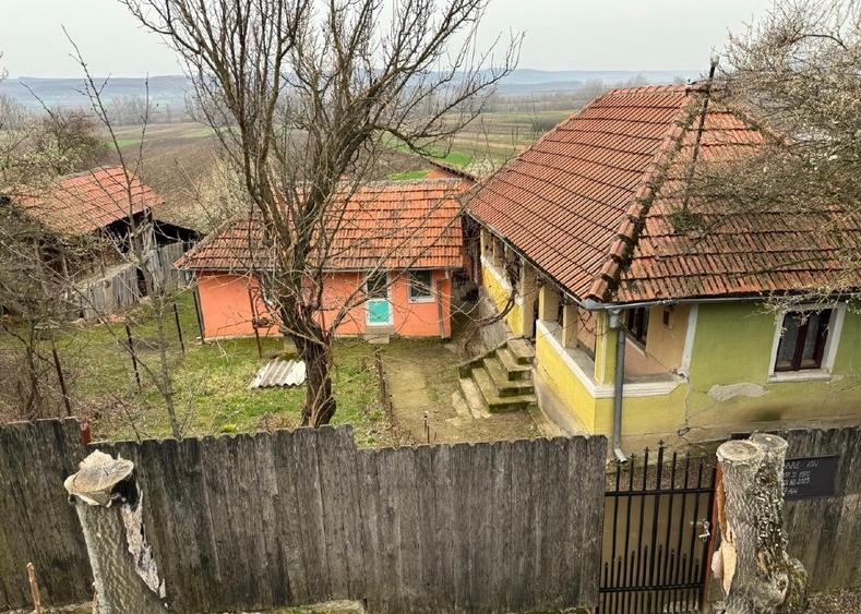 Casă individuală cu 5 camere cu Teren 1100 Mp în Văgiulești