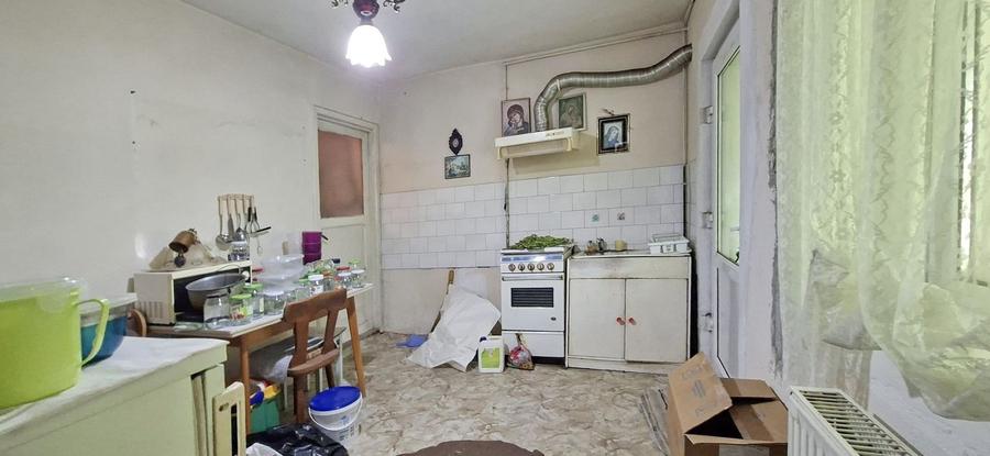 Casă individuală cu 4 camere cu Canalizare în Central