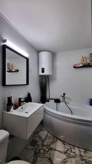Apartament cu 3 camere decomandat, mobilat în Decebal