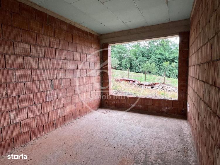 Casă cu 4 camere decomandat în Tomnatic